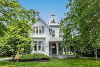 109 Main St, Setauket, NY 11733