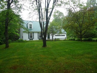 33 Sir Issac Newton Rd, Newfane, VT 05345