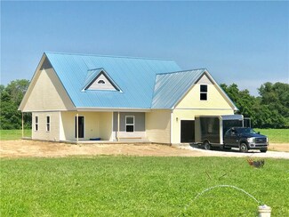 7121 N 700 W, Carthage, IN 46115