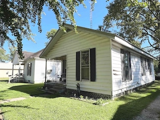 413 W 2nd St, Mount Carmel, IL 62863
