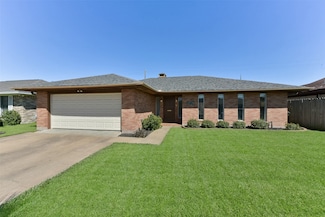 2706 E Palm Cir, Galveston, TX 77551