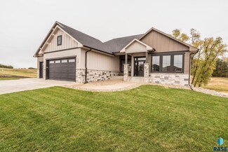 1100 N Scots Pine Dr, Sioux Falls, SD 57110