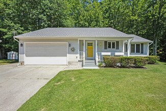 16255 Hemlock Dr, Spring Lake, MI 49456