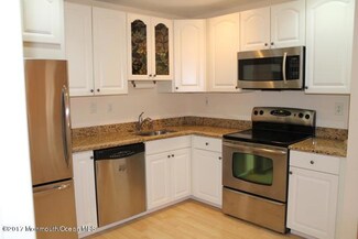 118 Amberly Dr Unit P, Manalapan, NJ 07726
