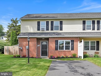 461 Crosswinds Dr, Lititz, PA 17543