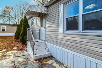28 Panda Ln, Whiting, NJ 08759
