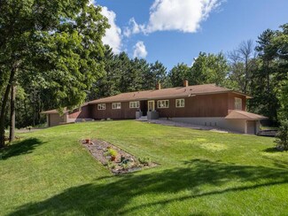 3 Squirrel Ln, Saint Paul, MN 55127