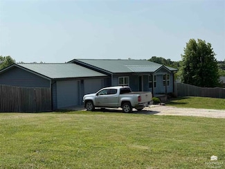 5653 Colton Cir, Wamego, KS 66547