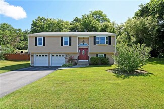 24 Sprague Cir, Johnston, RI 02919