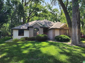 467 N Royal Troon Dr, North Sioux City, SD 57049