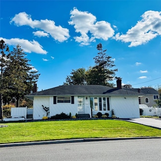 1483 4th St, West Babylon, NY 11704