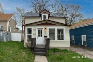 106 E Oak St, Greenville, MI 48838