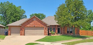 10521 Queensbury Dr, Yukon, OK 73099