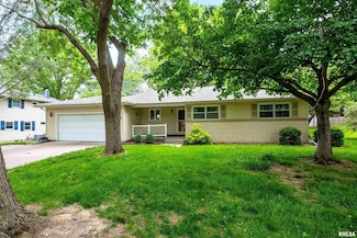 3816 Woodland Ct, Davenport, IA 52807