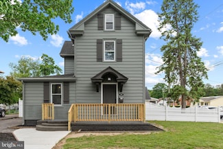 40 W Chestnut St, Clayton, NJ 08312