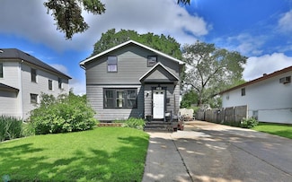 402 23rd St S, Fargo, ND 58103