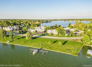 1643 Cass Lake Rd, Keego Harbor, MI 48320