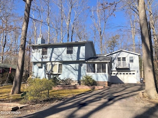 19 Oak Ln, Hawley, PA 18428