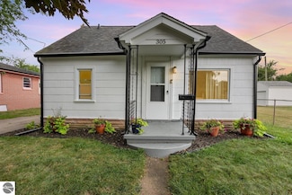 305 Marston St, Bay City, MI 48706