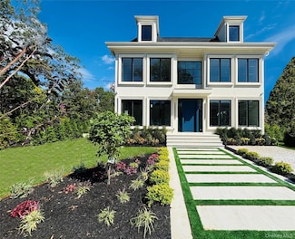 136 Park St, Woodmere, NY 11598