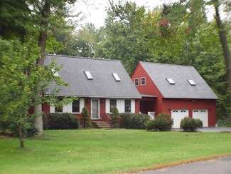 18 Center St, Litchfield, NH 03052