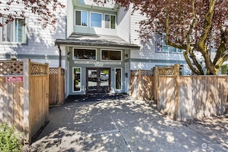 13717 Linden Ave N Unit 225, Seattle, WA 98133