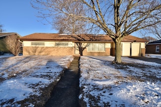 105 S Sunrise St, Roanoke, IL 61561