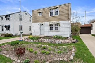 2755 S Humboldt Park Ct, Milwaukee, WI 53207