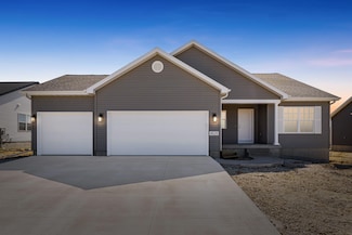 4528 Sonoma Dr, Cedar Falls, IA 50613