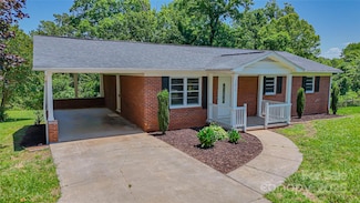 1838 Harmon St, Morganton, NC 28655