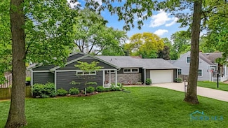 2714 W Rockridge Cir, Toledo, OH 43606