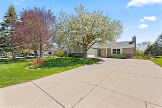W163N10554 Ridgeview Ln, Germantown, WI 53022