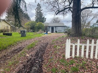 936 SW Greenwood Ave, Grants Pass, OR 97526