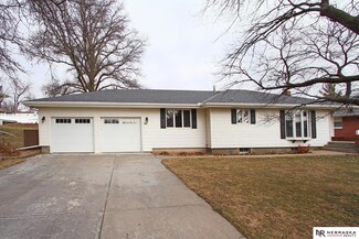 421 Pine St, Pleasant Dale, NE 68423