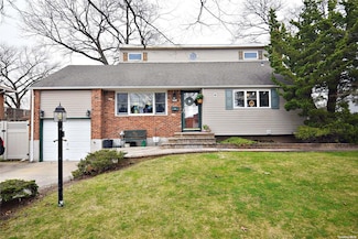 11 10th Ave, Farmingdale, NY 11735