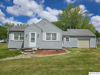 301 North St, Augusta, IL 62311