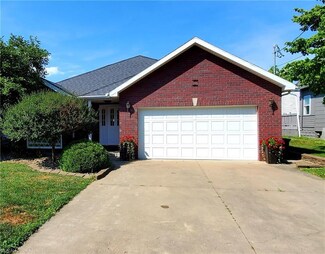 405 38th St, Vienna, WV 26105