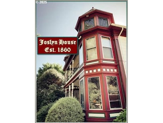 706 W Steuben St, Bingen, WA 98605