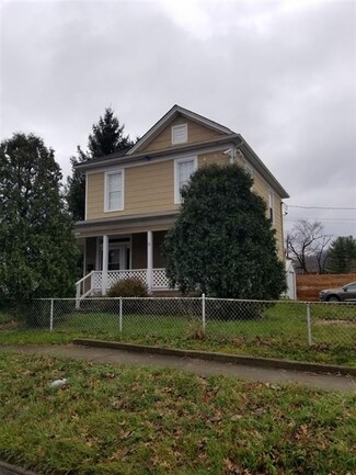 1651 Madison Ave, Huntington, WV 25704