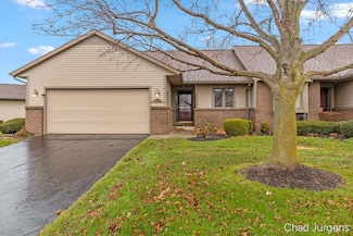 2000 Lakeview Dr, Zeeland, MI 49464