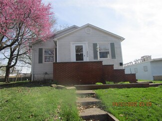408 W North St, Staunton, IL 62088