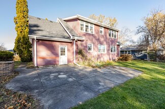 N55W37033 Harvard St, Oconomowoc, WI 53066