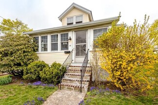 42 Manomet Rd, North Weymouth, MA 02191