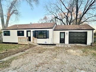 4375 NE 27th St, Des Moines, IA 50317