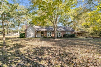 240 Thomas Cir, Columbus, MS 39705