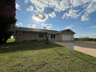 100 Maple St, Lohrville, IA 51453