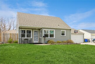1427 Daniels St NE, Cedar Rapids, IA 52402