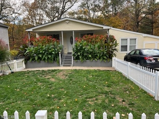 9 Ellen Rd, Ringwood, NJ 07456