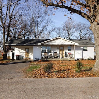 709 W Sand Rd, Advance, MO 63730
