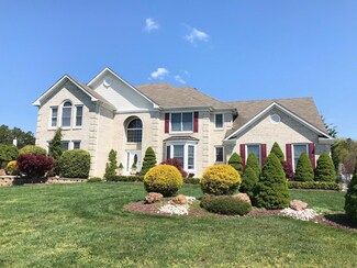 16 Alexis Dr, Farmingdale, NJ 07727